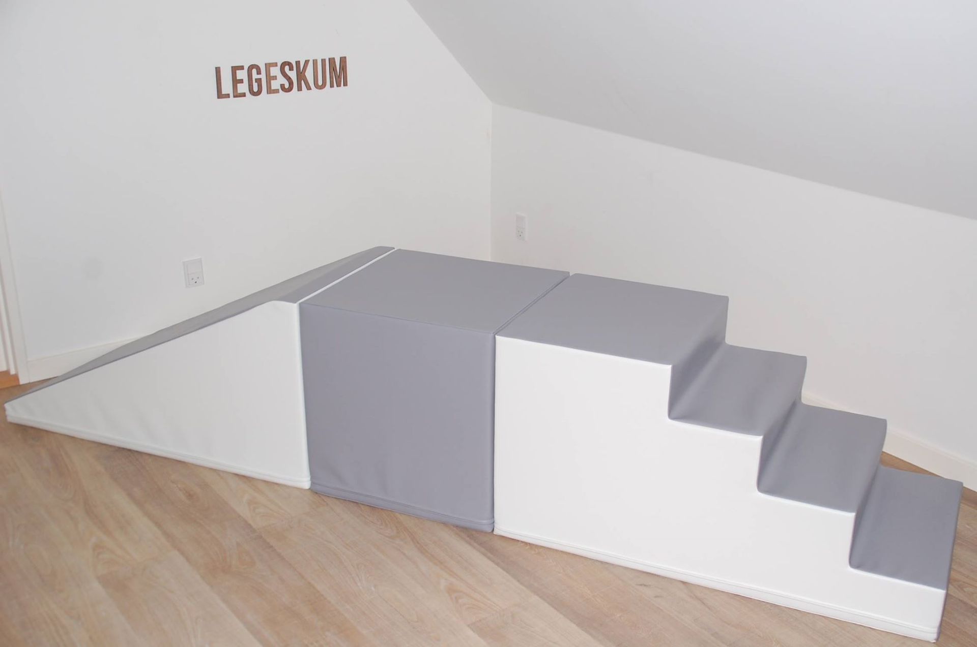 Hjørneklods - Noah L